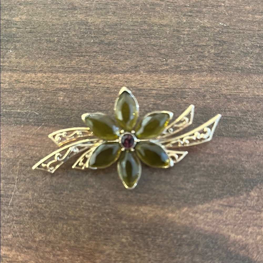 VTG Monet Elegant Gold-tone w/Green Floral Pedals & Dark Pink Rim-stone Brooch